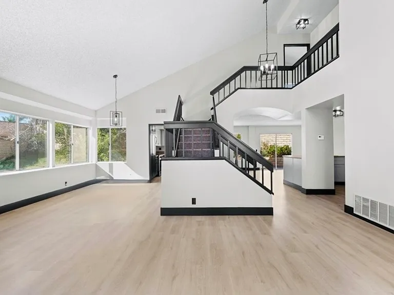 120 Sandpoint Ln — Photo 3