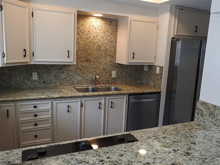 218 Stratford St #3 — Photo 14