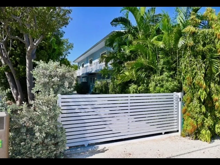 10 Seagate Blvd — Photo 3