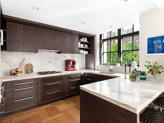 3rd image of 500 W 21st St Unit Garden G