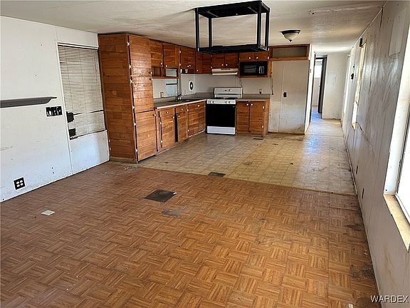 3rd image of 1865 E Northfield Avenue
