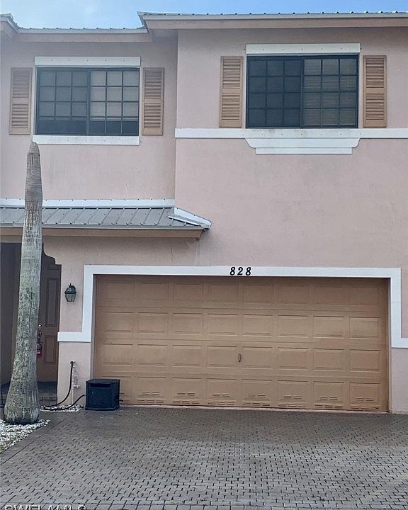 1st image of 828 Sweet Lake Cir