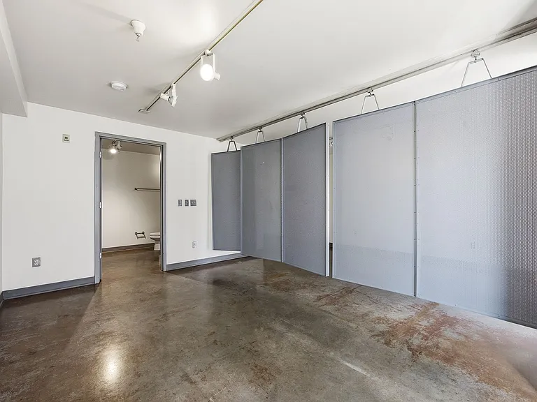 Whiteway Apartments — Photo 15