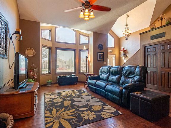 5th image of 1621 Cornhusker Cir