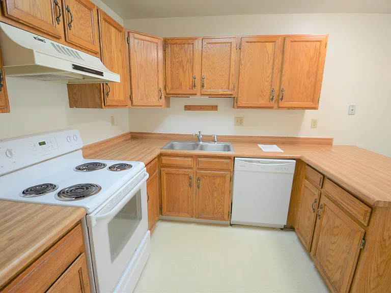 2027 Gyros Cir — Photo 5