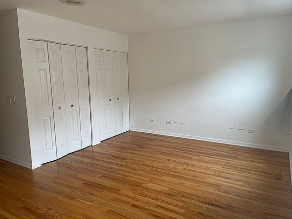 4th image of 5230 S University Ave Unit M
