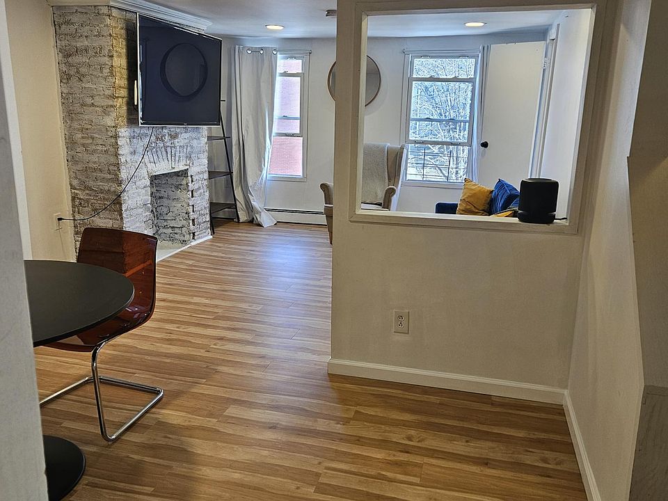 1st image of 260 Eckford St #2