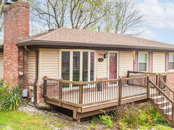 1201 Quaker Ct, Louisville, KY 40214