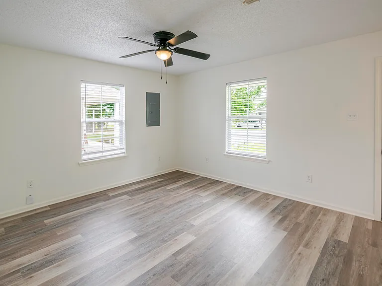 261 Bon Jovi Blvd — Photo 2