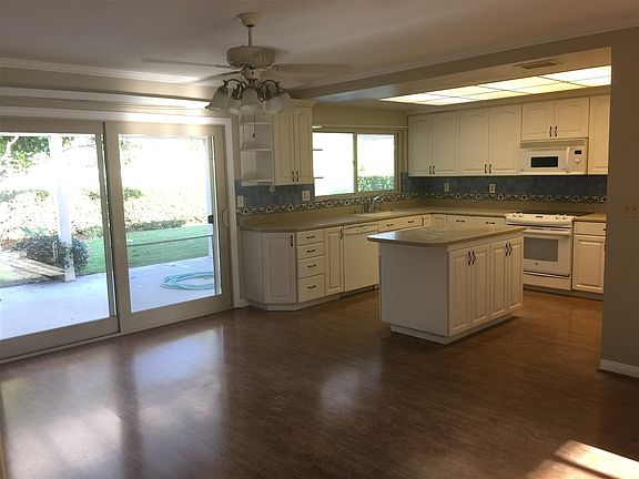 4th image of 1005 La Reina Dr
