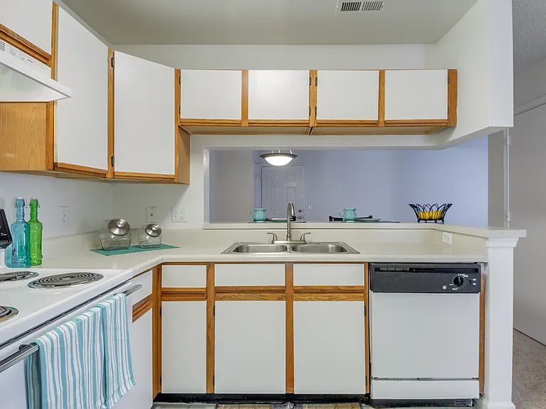Crestview Apartments — Photo 17