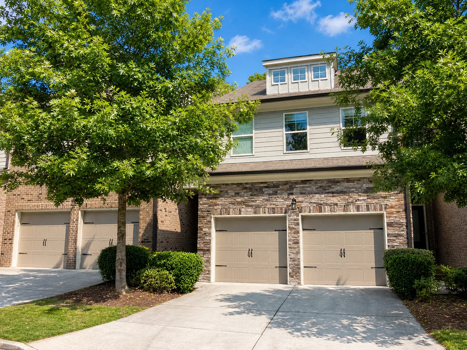 3 bed, 2.5 bath, 2254 sqft, $2,595 — Photo 1