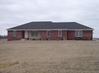 11752 S Honeysuckle Ln, Haubstadt, IN 47639
