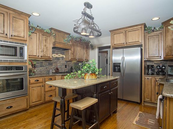 4th image of 3020 Camille Ln