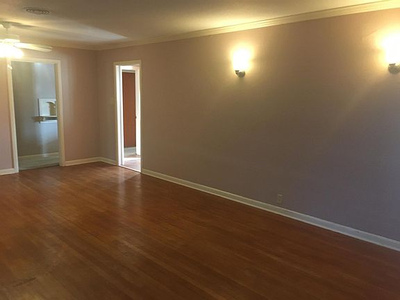 3rd image of 130 Rolling Green Dr