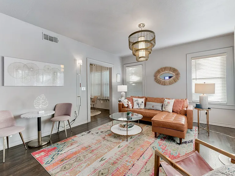 The Ivy — Photo 30