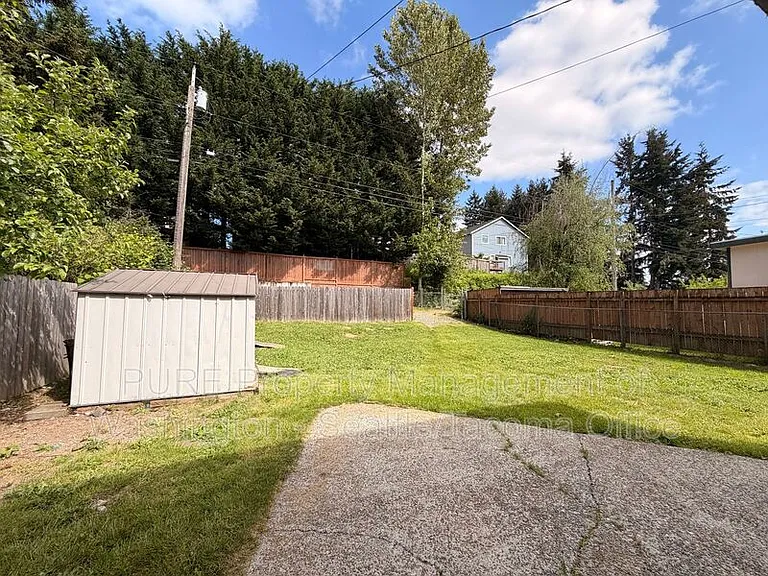 6217 S Huson St #B — Photo 15