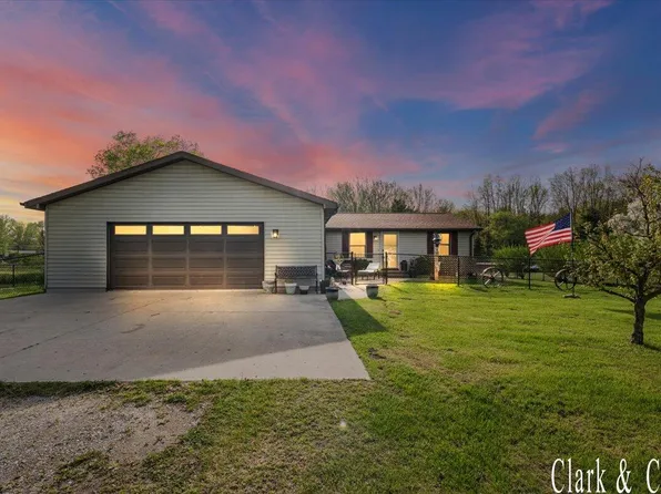 309 N 1st St, Chesaning, MI 48616