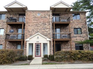 2249 W Nichols Rd #28E, Arlington Heights, IL 60004