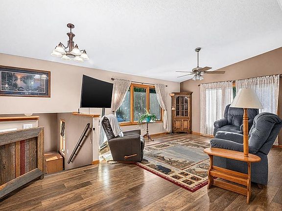 3rd image of 1593 Schmitz Rd