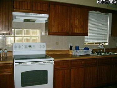 4th image of 1689 & 1693 Tanglewood Dr