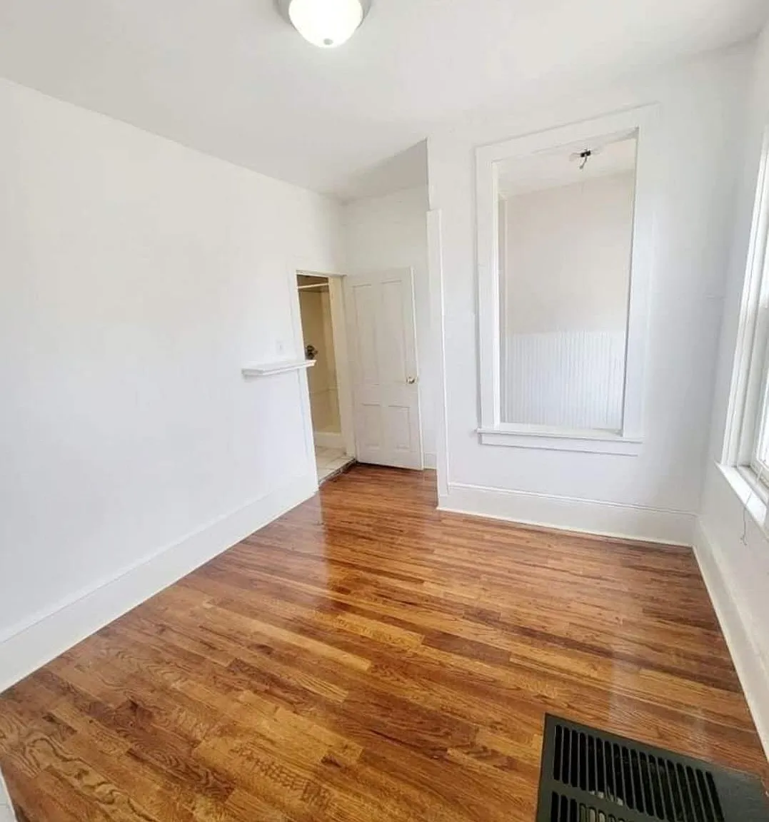 Studio, 350 sqft, $1,225 — Photo 3