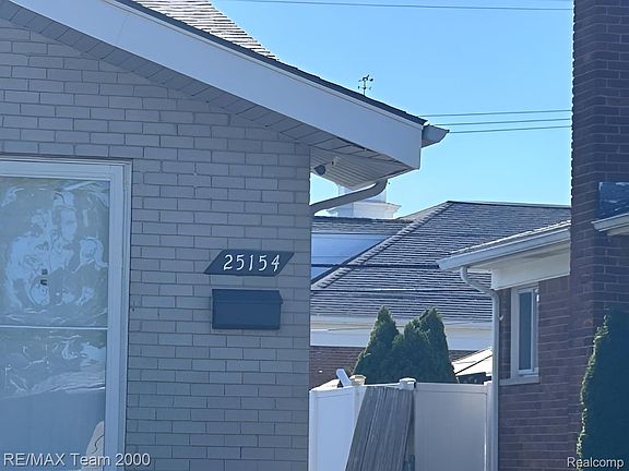 3rd image of 25154 Huron St