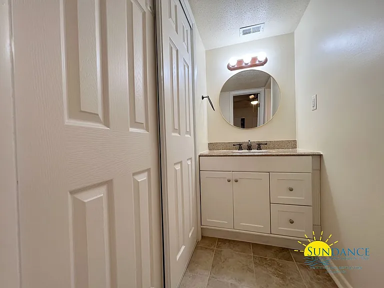 408 Marshall Ct NW #6 — Photo 12