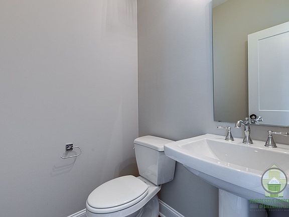 5th image of 10 Howard St Unit B