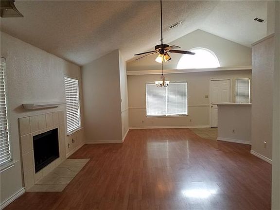 4th image of 2011 Feather Ln