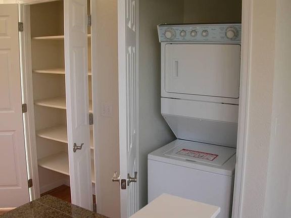 Washer/Dryer & shelves