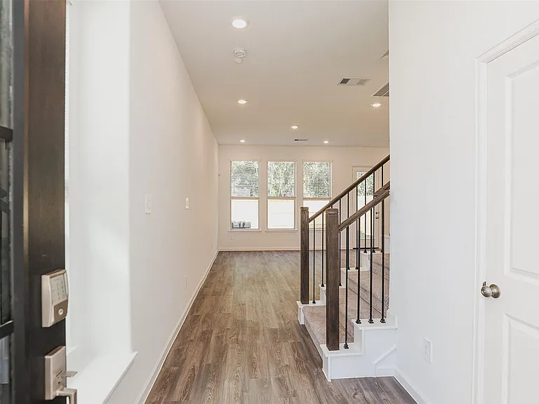 625 Royal Arch Dr — Photo 5