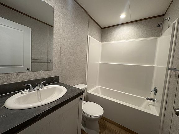 4th image of 53233 Palmetto Dr #143
