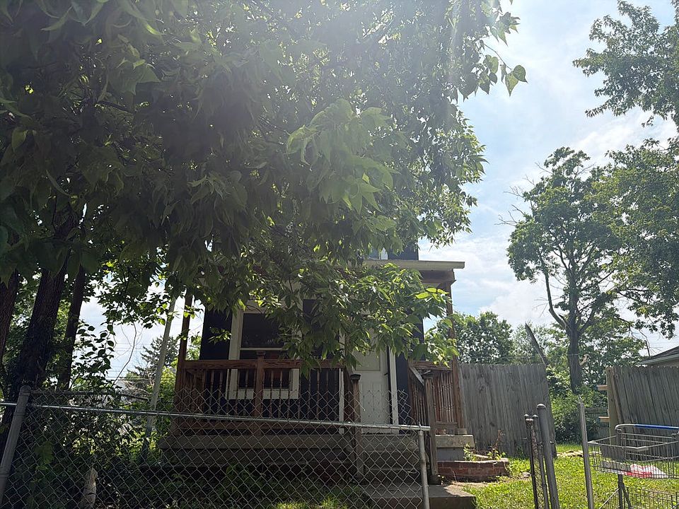 1st image of 208 S Oakley Ave