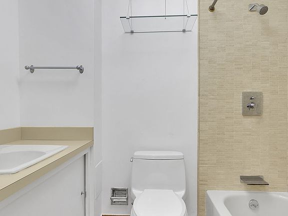 3rd image of 442 Amsterdam Ave