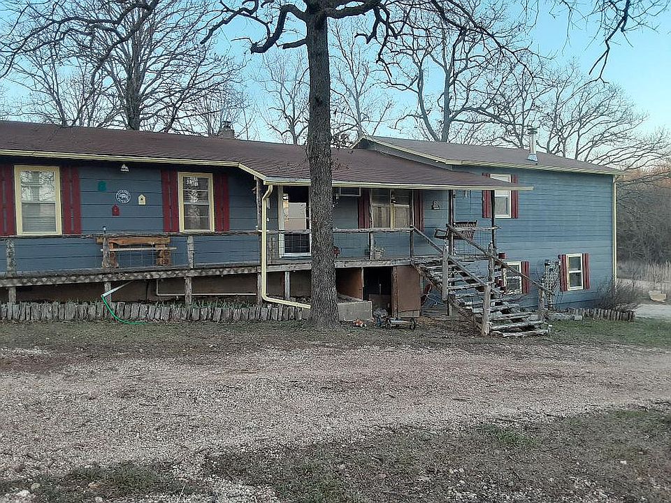 2nd image of 717 Marshall Rd