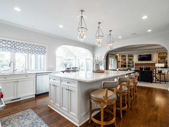 5th image of 201 E Ironwood Cir
