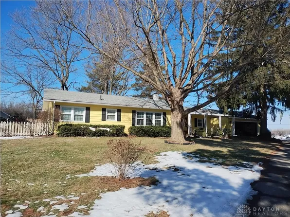 1242 Holly Dr, Springfield, OH 45504