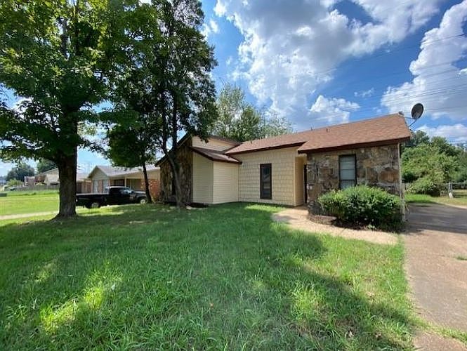 1st image of 3379 Barbwood Dr