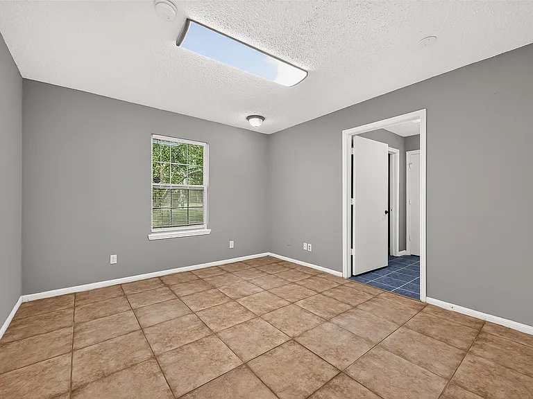 19002 Mirror Lake Dr — Photo 22