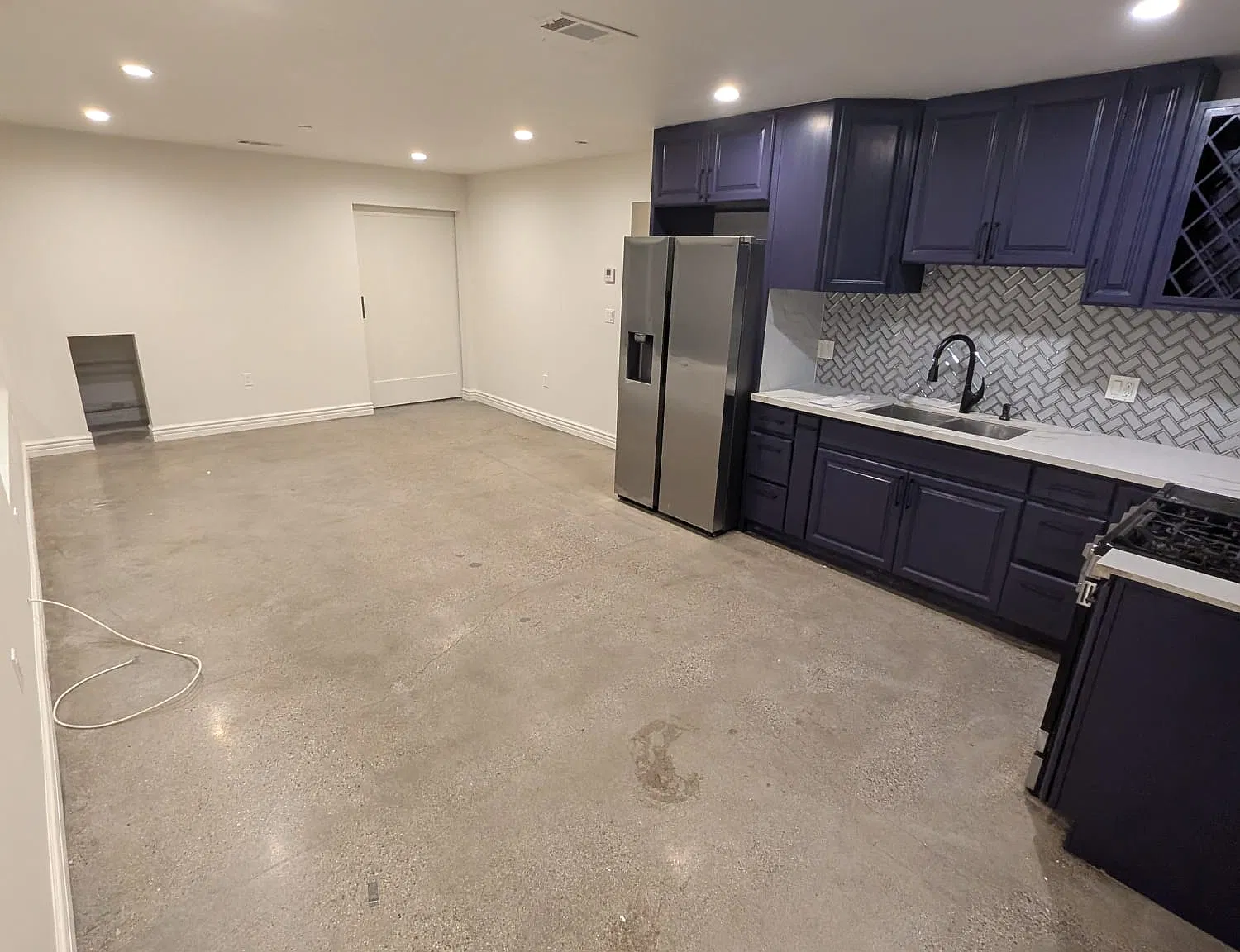 2 bed, 700 sqft, $2,800 — Photo 1