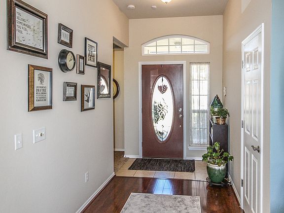 5th image of 2512 Black Oaks Cir