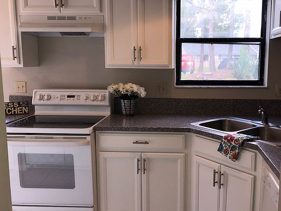 3rd image of 8325 Derbyshire Pl