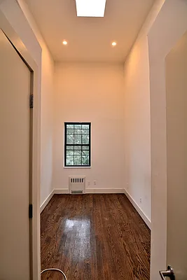 Rented by Hagstrom Management Inc | media 33