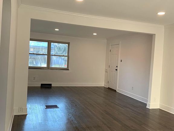 5th image of 3944 Hazel Ave #1