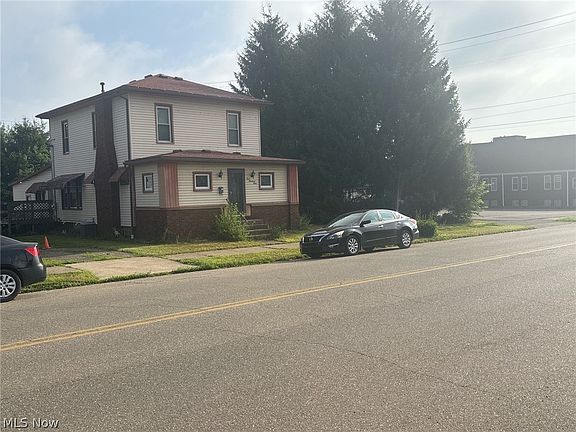 3rd image of 309 E 1st St