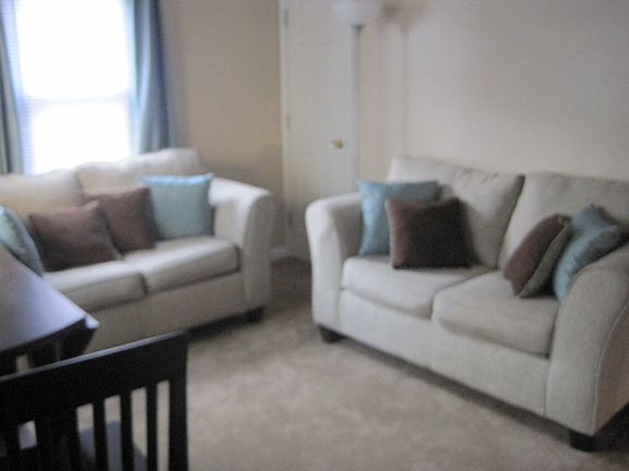 4th image of 615 Rosewood Ave