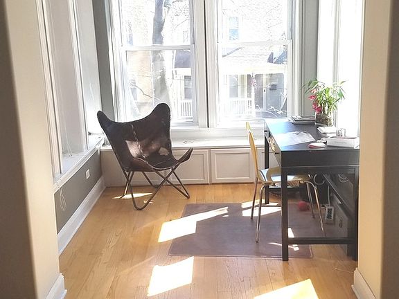 3rd image of 1532 W Rosemont Ave #2W