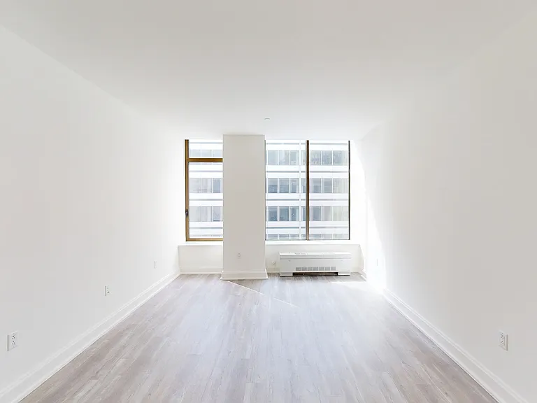 10 Hanover Square — Photo 38