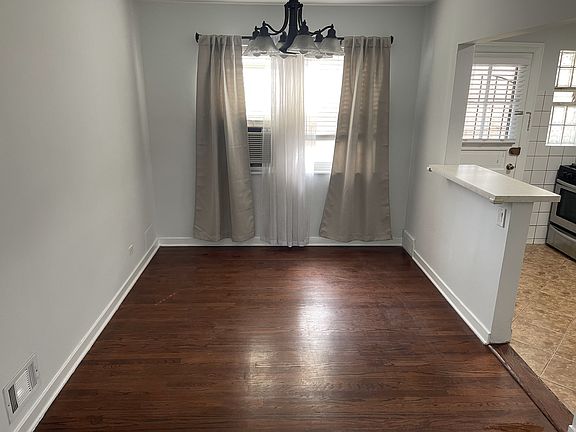 4th image of 5343 N Rockwell St #2
